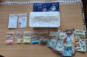 Polizei Hagen: POL-HA: Drogenfund am Bahnhof führt zu Hausdurchsuchung