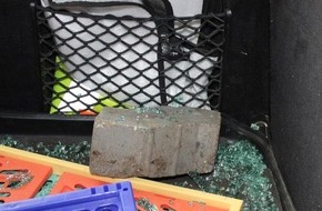 Polizei Hagen: POL-HA: Heckscheibe von Pkw mit Stein eingeworfen