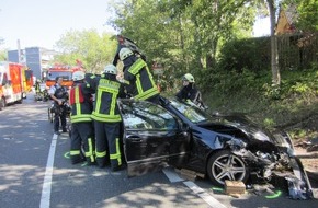 Feuerwehr Mülheim an der Ruhr: FW-MH: Schwerer Verkehrsunfall im Bereich der Bismarckstraße/ Untere Saarlandstraße - eine schwer verletzte Person #fwmh