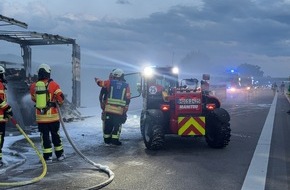 Feuerwehr Weinheim: FW Weinheim: Feuerwehr Weinheim unterst&uuml;tzt bei LKW Brand auf der BAB5