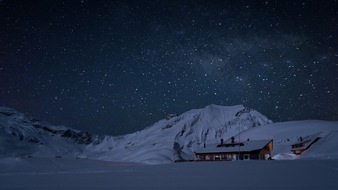 Ferris Bühler Communications: Stille Nacht auf der Engstligenalp: stilles Spektakel im Dunkeln mit Nina Burri & Co.