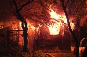 Kreisfeuerwehrverband Calw e.V.: KFV-CW: Wochenendhaus wird Opfer der Flammen