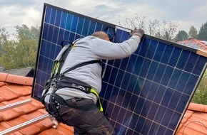 hTRIUS GmbH: R&uuml;ckenentlastung f&uuml;r die Energiewende: hTRIUS bringt das BionicBack Exoskelett in die Solar- und Photovoltaikbranche