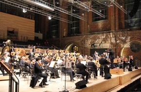 Polizeipräsidium Neubrandenburg: POL-NB: Musikalische Hilfe für Vereine - Zauberhaftes Benefizkonzert in Konzertkirche
