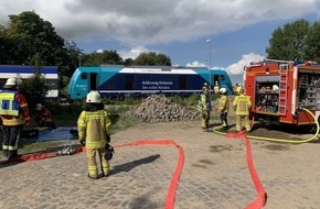 Bundespolizeiinspektion Flensburg: BPOL-FL: Friedrichstadt - Lok qualmt im Bahnhof - Feuerwehreinsatz