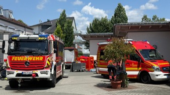 Feuerwehr MTK: Drei Einsätze an einem Tag: Gebäudebrand, Tierrettung und Aufzugsrettung