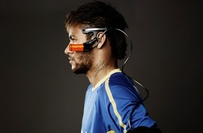 Panasonic Deutschland: Neymar Jr. schießt das schwierigste und ungewöhnlichste "Tor" seiner Karriere / Sehen Sie es dank der tragbaren Panasonic 4K Kamera A500 mit Neymars Augen (FOTO)
