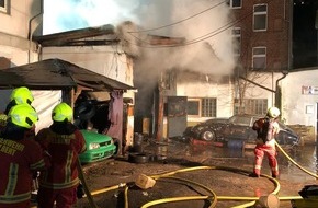 Feuerwehr Velbert: FW-Velbert: Werkstattbrand auf der Weststraße löst Großeinsatz der Feuerwehr aus
