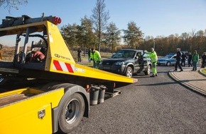 Polizei Rhein-Erft-Kreis: POL-REK: Pkw-Fahrer schwer verletzt/ Bedburg