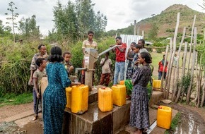 cbm Christoffel-Blindenmission e.V.: Weltwassertag: CBM baut Brunnen für gesunde Augen / Bakterielle Augenkrankheit kann durch sauberes Wasser verhindert werden