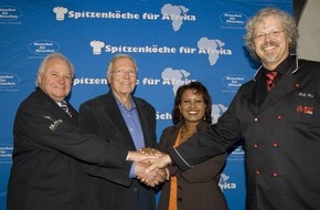 Stiftung Menschen für Menschen: Deutsche Spitzenköche wetten gegen Karlheinz Böhm / Start der Aktion "Spitzenköche für Afrika" mit Ralf Bos, Eckart Witzigmann sowie Almaz und Karlheinz Böhm