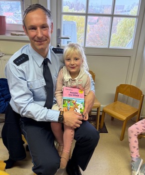 BPOL-H: Bundespolizeiinspektion Hannover engagiert sich beim Bundesweiten Vorlesetags in Grundschulen, Kindergärten und dem Kinderkrankenhaus