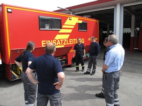 FW-AR: Bezirksregierung Arnsberg besucht Fernmeldedienst der Arnsberger Feuerwehr