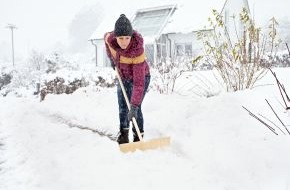 HUK-COBURG: Tipps für den Alltag / Wann muss man Schneeschieber greifen? (BILD)