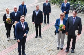 Kreispolizeibehörde Borken: POL-BOR: Landrat Dr. Zwicker verabschiedet drei Kriminalhauptkommissare in den Ruhestand