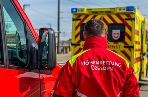 Feuerwehr Dresden: FW Dresden: Person droht von Marienbrücke zu springen