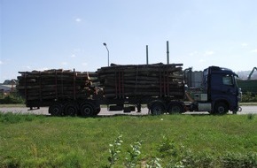 Polizeipräsidium Trier: POL-PPTR: Polizei stoppt überladenen Holztransport und einen zu langen Lkw-Zug auf der A-1