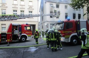 Feuerwehr Gelsenkirchen: FW-GE: Brand mit zehn Schwerverletzten, davon sieben Kinder, in einem Mehrfamilienhaus in Gelsenkirchen