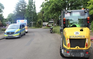 Kreispolizeibehörde Viersen: POL-VIE: Viersen: Unfall mit Radlader - Viersener wird leicht verletzt