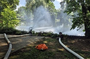 Feuerwehr Gemeinde Rheurdt: FW Rheurdt: Feuerwehr Rheurdt versucht Fischsterben zu verhindern