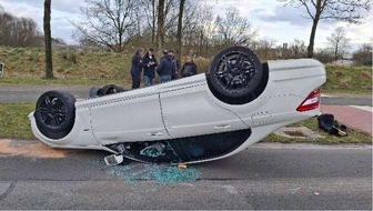 Polizeiinspektion Rotenburg: POL-ROW: ++ Bremervörde: Pkw überschlägt sich - Mutter und Kleinkind leicht verletzt ++