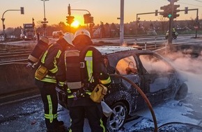 Feuerwehr Bochum: FW-BO: PKW-Brand auf der Universitätsstraße