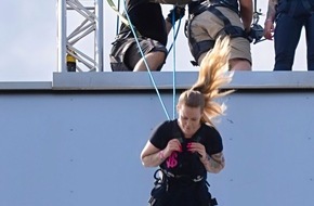 REKORD-INSTITUT für DEUTSCHLAND: RID-Team-Weltrekord in München: »SQUATTWINS« knacken »weiteste Abseil-Distanz in 12 Stunden« (17.000 Höhenmeter)