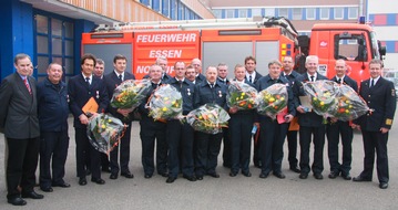 Feuerwehr Essen: FW-E: Feuerwehr-Ehrenzeichen in Silber und Gold, Foto verfügbar