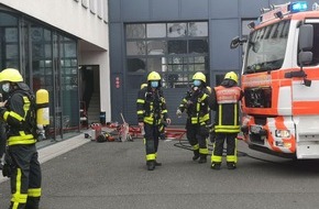 Feuerwehr Frankfurt am Main: FW-F: Feuer in einem Technikraum der Kfz-Zulassungsstelle