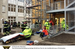 Feuerwehr München: FW-M: Zwei Arbeiter stürzen auf Baustelle ab (Großhadern)