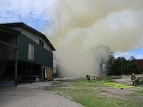 POL-STD: Großfeuer in Assel - 150 Feuerwehrleute im Einsatz