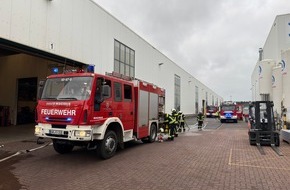 Freiwillige Feuerwehr Aurich: FW-AUR: Feuer in einer Maschine