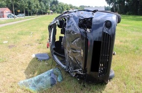 Polizei Minden-Lübbecke: POL-MI: Chevrolet überschlägt sich mehrfach - Fahrerin (21) schwer verletzt