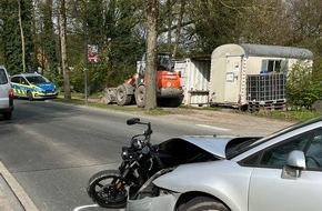 Polizei Paderborn: POL-PB: Beim Abbiegen Motorradfahrer verletzt