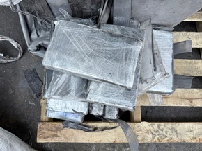ZOLL-E: Staatsanwaltschaft Duisburg und Zollfahndung Essen - eine halbe Tonne Kokain im Duisburger Hafen sichergestellt