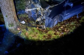 Polizei Bielefeld: POL-BI: Trunkenheitsfahrt endet vor einem Baum