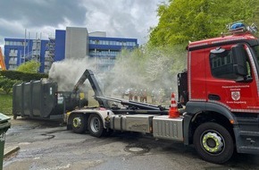 Freiwillige Feuerwehr Bad Segeberg: FW Bad Segeberg: Feuer in einem Presscontainer