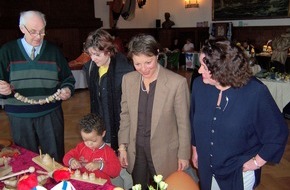 Presse- und Informationszentrum Marine: Deutsche Marine - Pressemeldung/ Pressetermin: Ministergattin Beate Jung eröffnet Wohltätigkeitsbasar: Frühlingsbasar zugunsten von Sorgenkindern an der Marineschule Mürwik