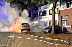 Feuerwehr Kleve: FW-KLE: Fahrzeugbrand nach Verkehrsunfall - Feuerwehr verhindert Übergreifen der Flammen