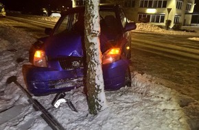 Kreispolizeibeh&ouml;rde Oberbergischer Kreis: POL-GM: Zwei Leichtverletzte bei Verkehrsunfall in Marienheide