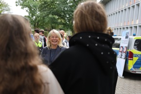 POL-RE: Kreis Recklinghausen/ Bottrop: Dialogreihe &quot;AnsprechBAR&quot; an Schulen - Positive Resonanz bestätigt Konzept