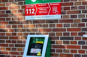 Feuerwehr Bremerhaven: FW Bremerhaven: Öffentlicher AED bei der Freiwilligen Feuerwehr Weddewarden in Betrieb genommen