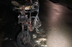 Kreispolizeibehörde Wesel: POL-WES: Kamp-Linfort - Roller brannte / Polizei sucht Zeugen