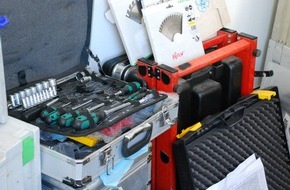 Polizei Düsseldorf: POL-D: Durchsuchung bei Automarder in Unterrath - Profi-Werkzeug im Wert von 15.000 Euro sichergestellt - 45-jähriger Beschuldigter weiter in U-Haft - "Spezialfahrrad" sichergestellt