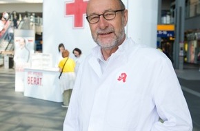 ABDA Bundesvgg. Dt. Apothekerverbände: Tag der Apotheke: Deutschlands größte Hausapotheke eröffnet (BILD)