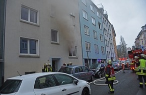 Feuerwehr Dortmund: FW-DO: Feuerwehr rettet eine Frau aus der brennenden Wohnung