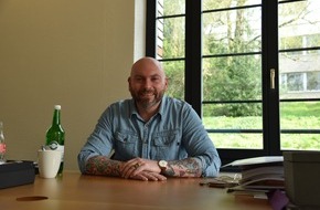 Galledia Fachmedien AG / m&k Werbewoche: Er rockt die Schweizer Werbebranche: Interview mit dem frischgebackenen «Werber des Jahres» 2017 Dennis Lück