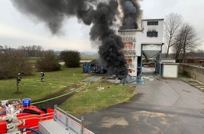 Feuerwehr Mülheim an der Ruhr: FW-MH: Brand einer Sandwaschanlage. Starke Rauchentwicklung in Mülheim-Styrum.