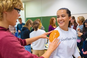 Schulklassen der Sommertalschule entdecken Berufe mit Zukunft (5.Mai)