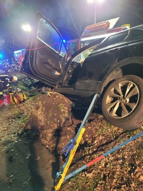 POL-STD: 31-jähriger Autofahrerin bei Unfall in Wiegersen schwer verletzt